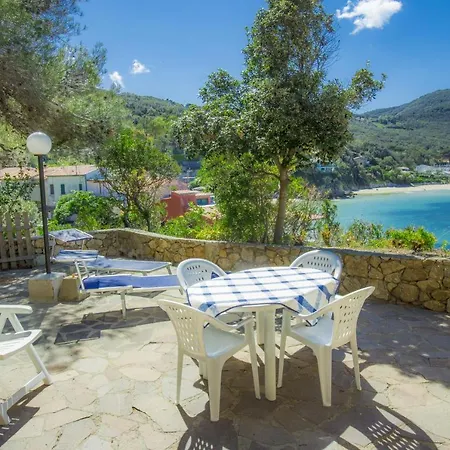 Апартаменты Un Nido Sul Mare - Goelba Портоферрайо
